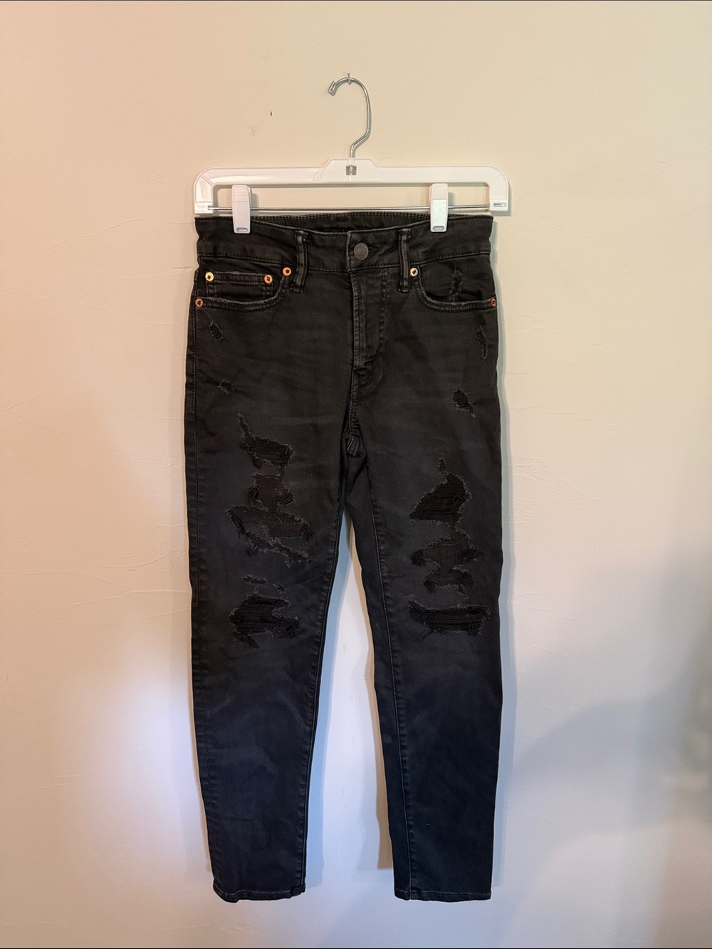 American Eagle Next Level  Athletic Skinny Black Distressed Jeans Size L28 W26